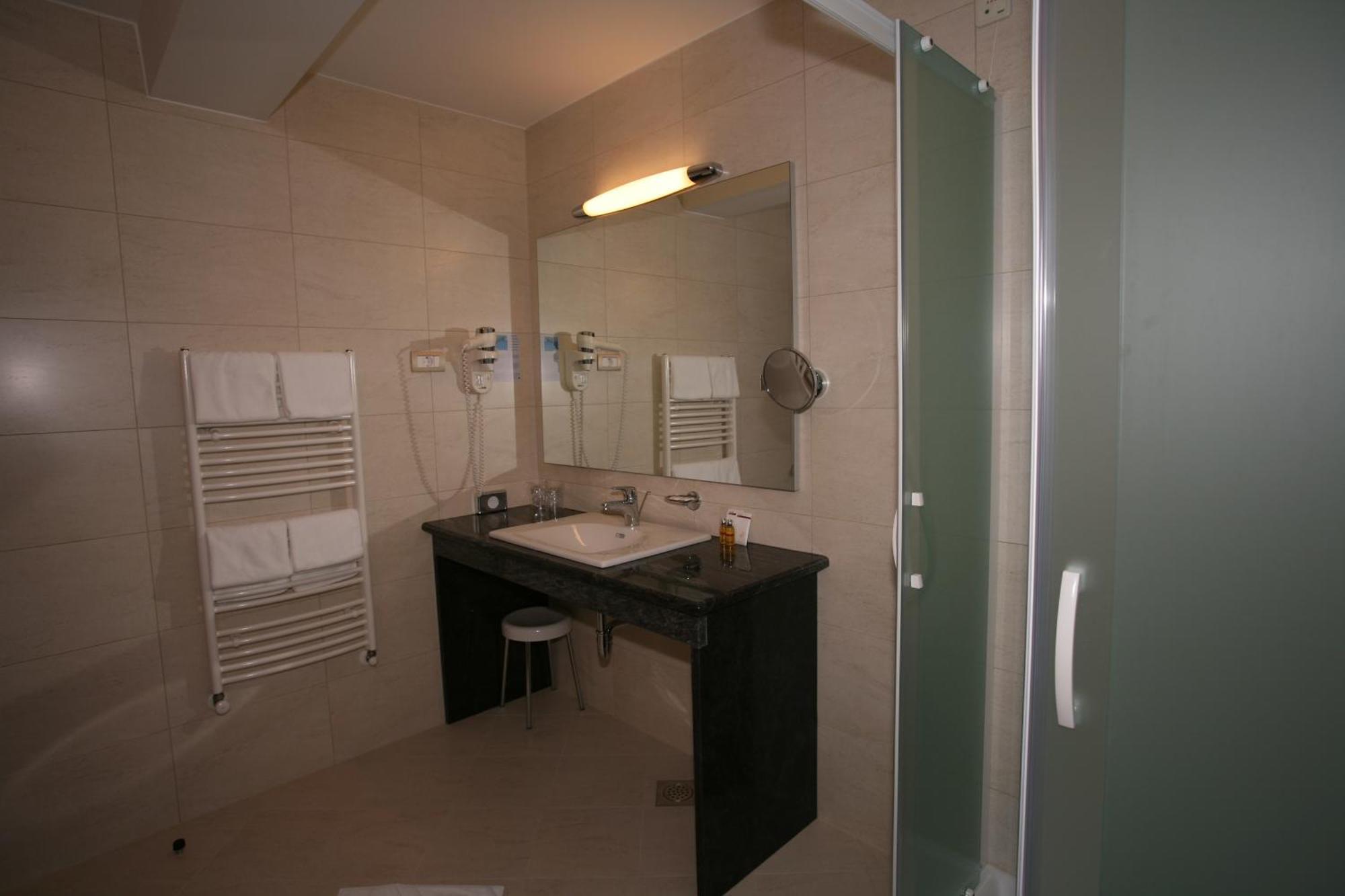 Spa & Wellness Hotel Pinia Malinska Εξωτερικό φωτογραφία